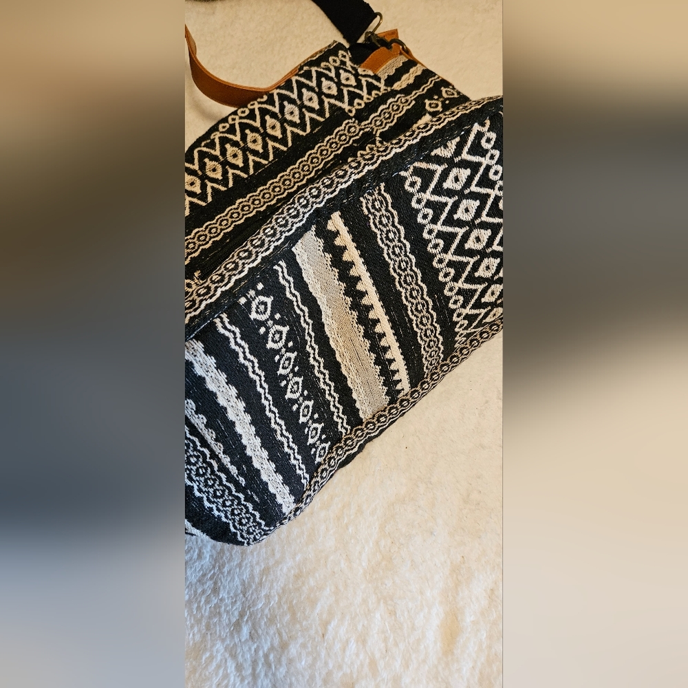 Handbag - Picture 4 of 11